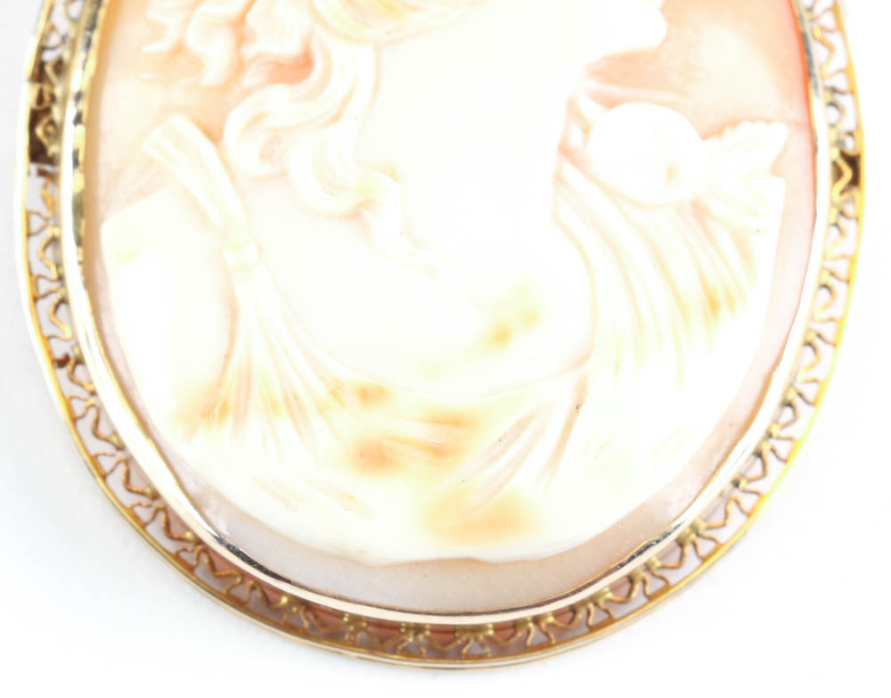 Carved Antique Shell Cameo Brooch in 10K Yellow Gold