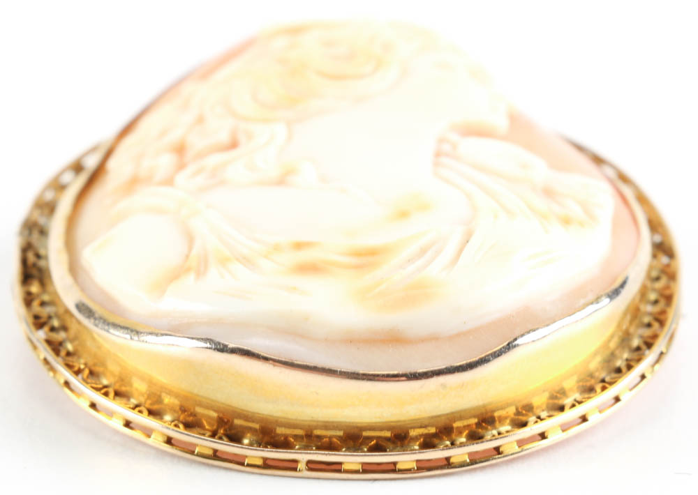 Carved Antique Shell Cameo Brooch in 10K Yellow Gold
