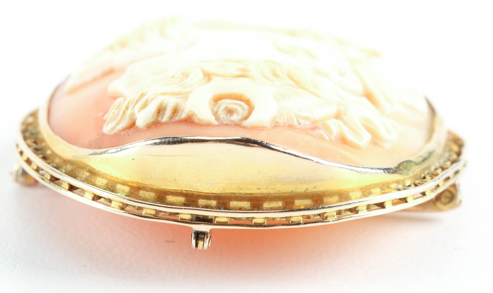Carved Antique Shell Cameo Brooch in 10K Yellow Gold