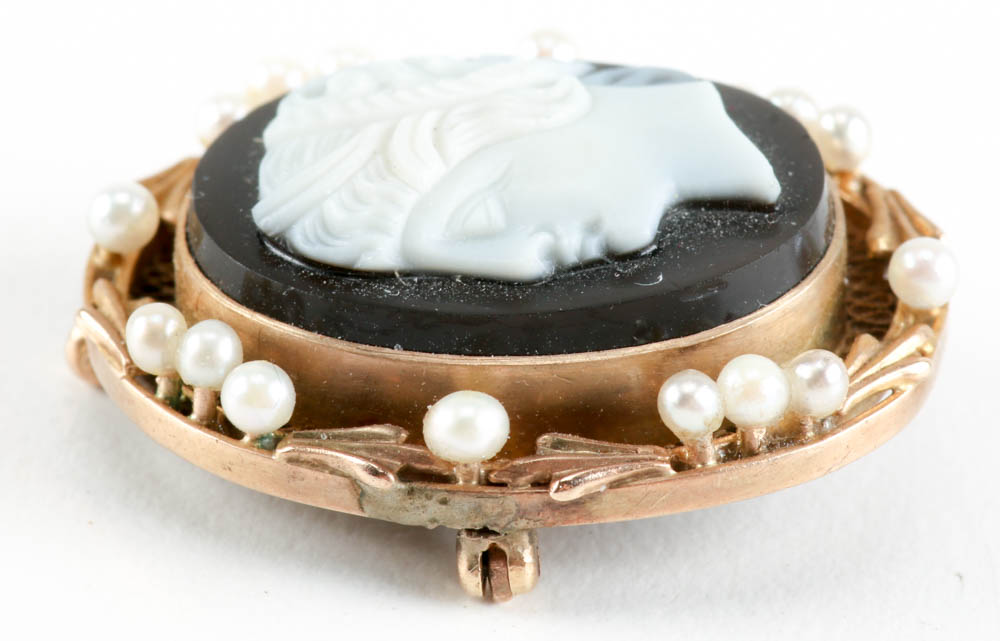 Victorian Onyx Carved Cameo Brooch in 10K Yellow Gold Setting