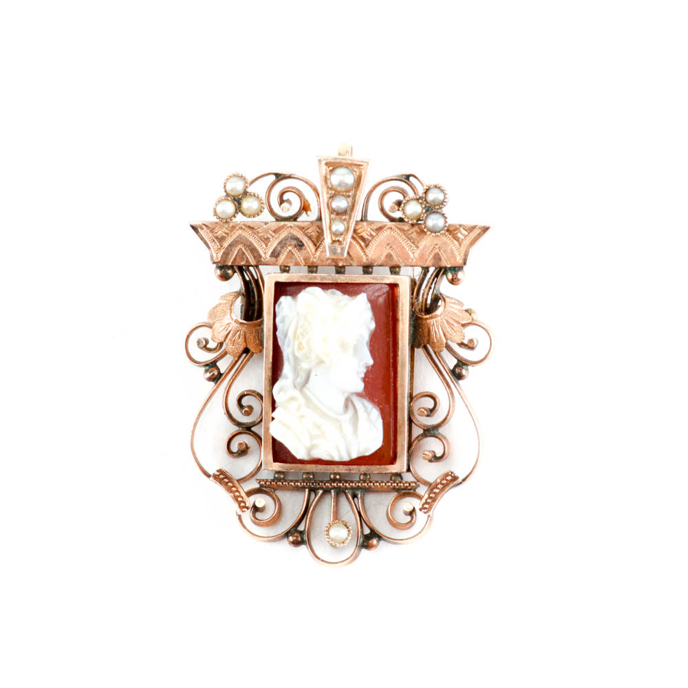 Early Victorian Sardonyx Cameo Brooch in 10K Yellow Gold