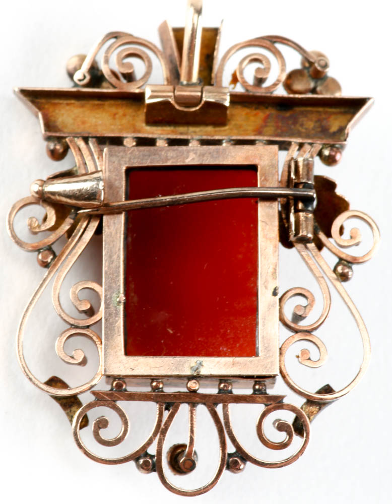 Early Victorian Sardonyx Cameo Brooch in 10K Yellow Gold