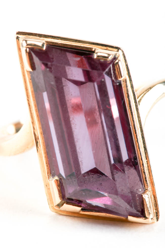 14K Yellow Gold Synthetic Color Change Sapphire Ring