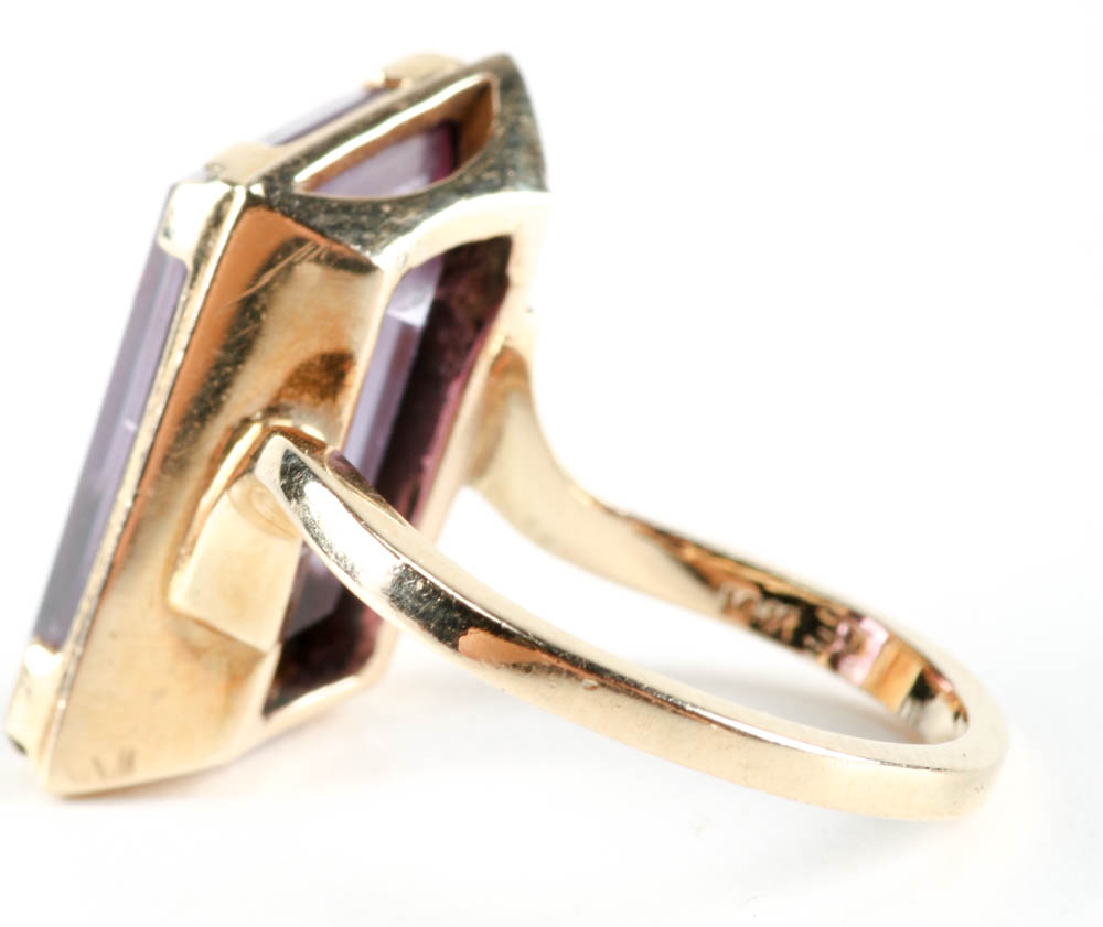 14K Yellow Gold Synthetic Color Change Sapphire Ring