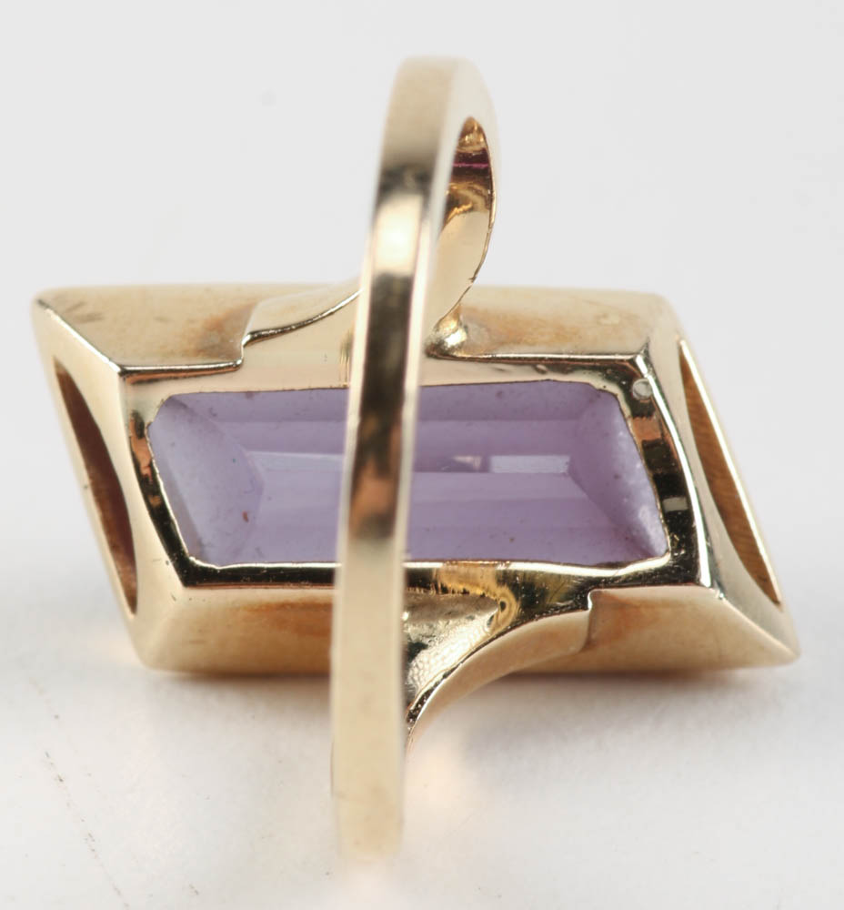 14K Yellow Gold Synthetic Color Change Sapphire Ring