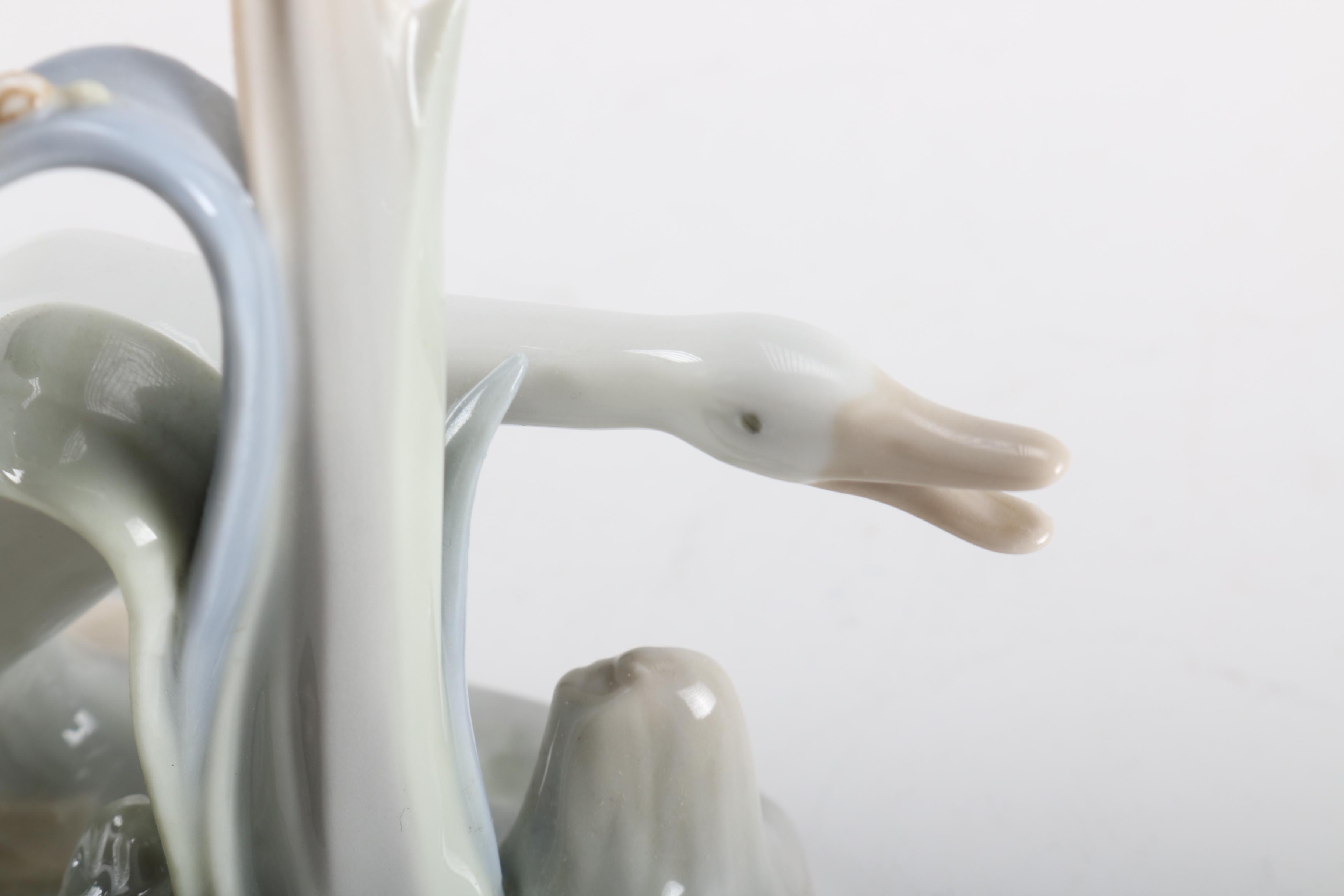 Lladro Porcelain "Geese" Figurine