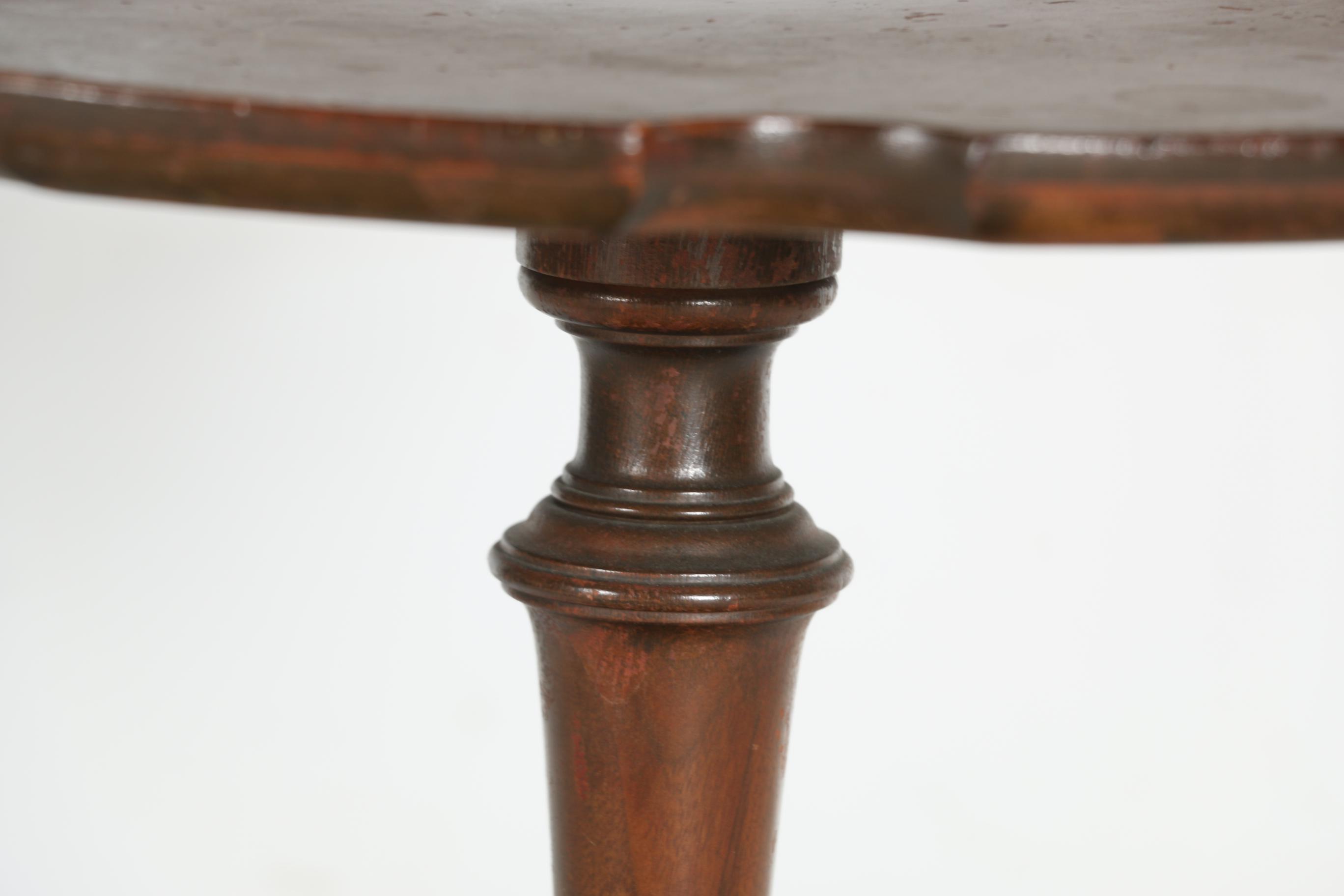 Vintage Queen Anne Style Pie Crust Tea Table