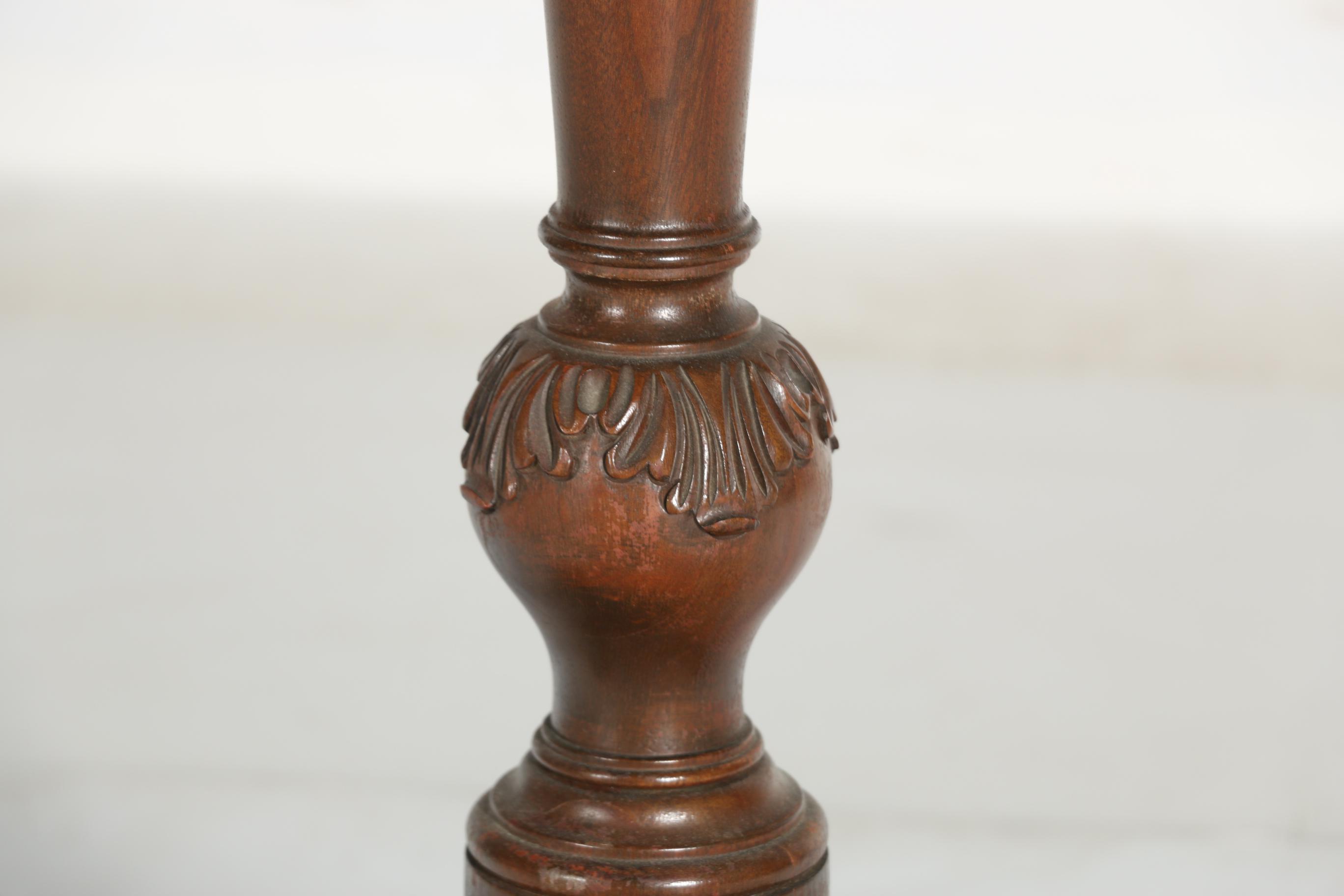 Vintage Queen Anne Style Pie Crust Tea Table