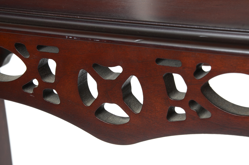 Bombay Company Mahogany Finish Accent Table