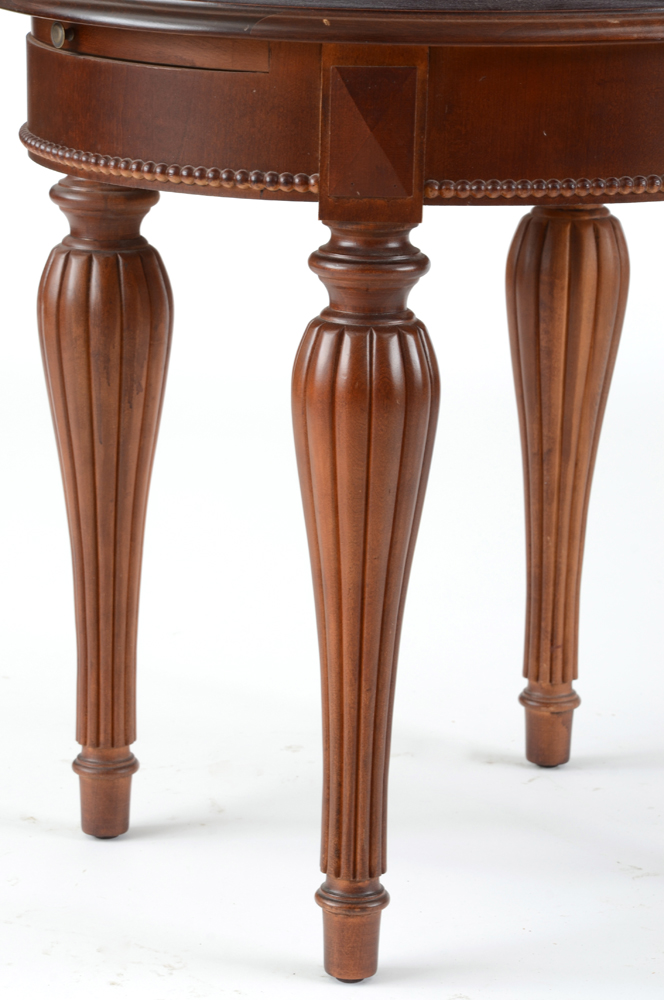 Oval End Table with Drawl-Leaf