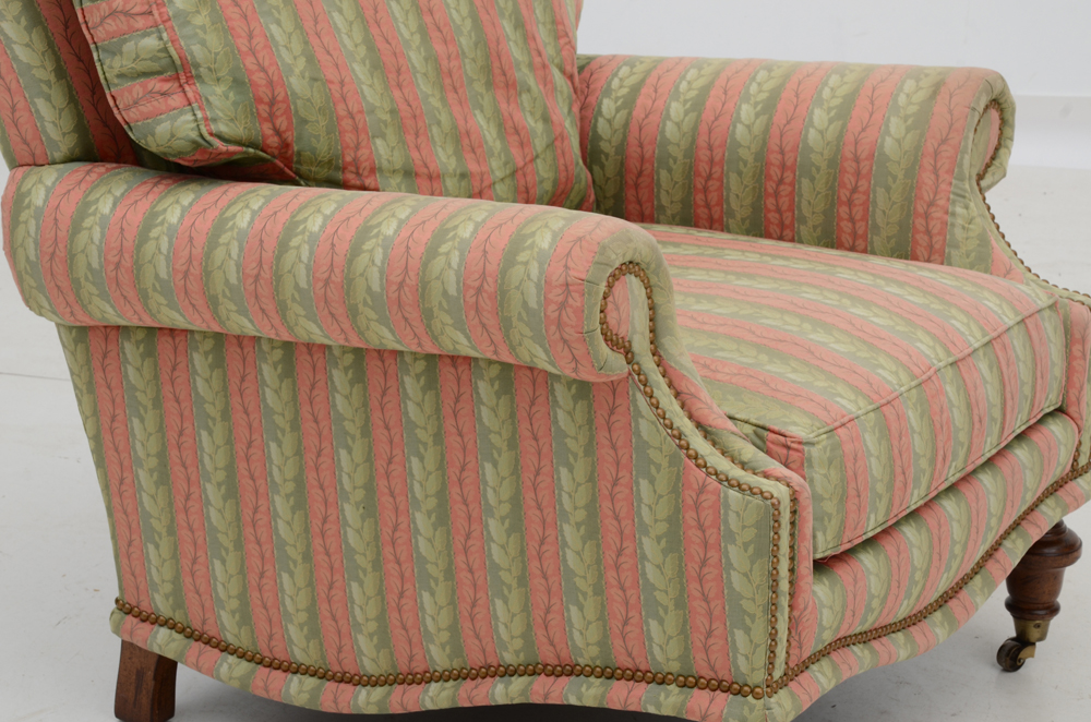 English Style Lounge Chair