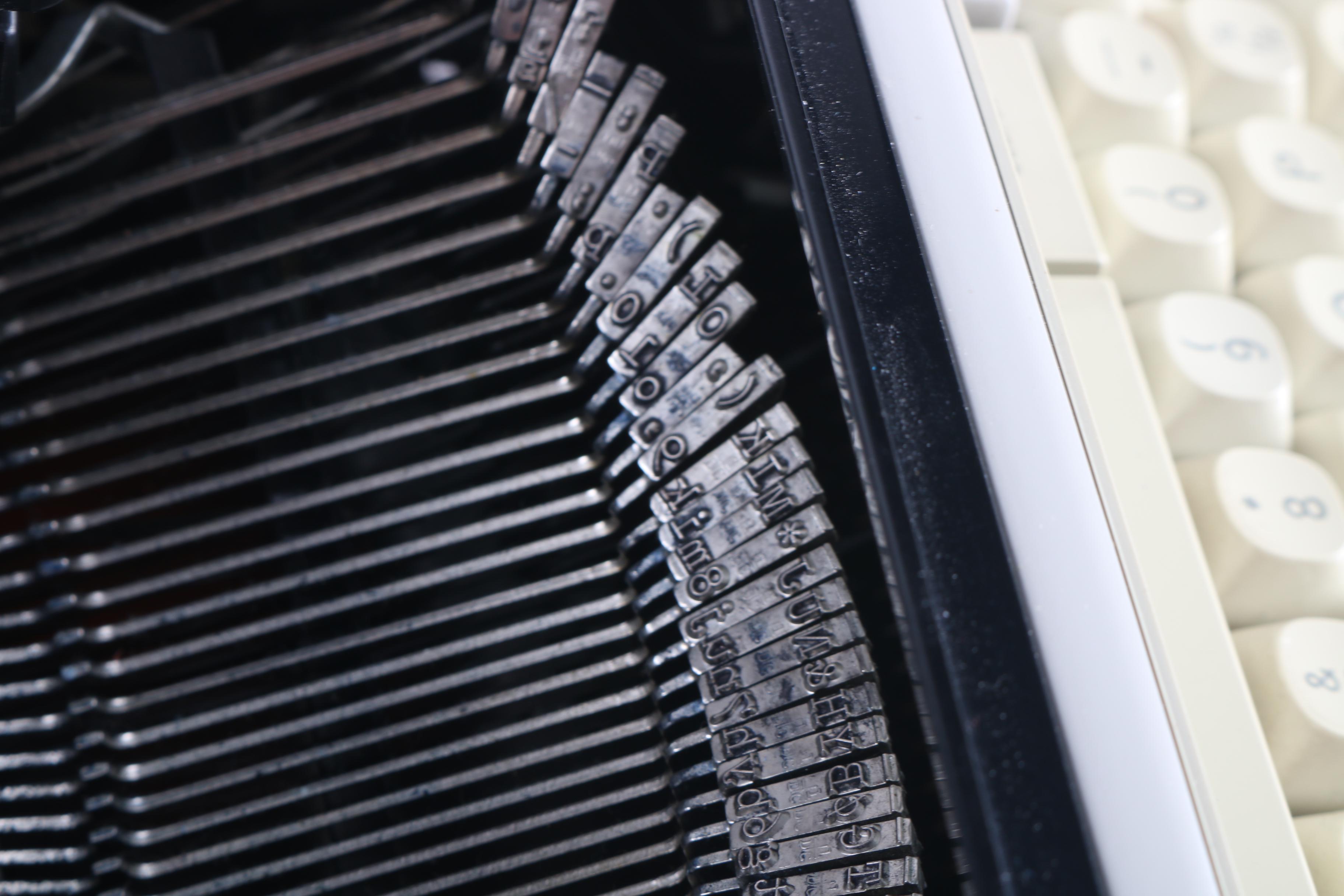 Smith-Corona Coronamatic 2200 Electric Typewriter and Ribbons