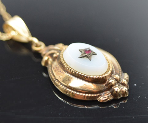Victorian 14K Yellow Gold Onyx and Garnet Pendant Necklace