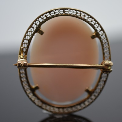 Victorian 10K Yellow Gold Coral Cameo Brooch