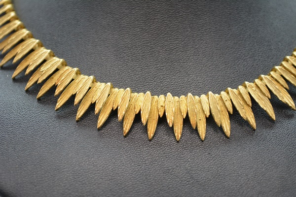 18K Yellow Gold Leaf Design Necklace