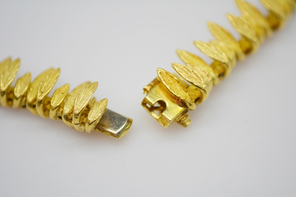 18K Yellow Gold Leaf Design Necklace