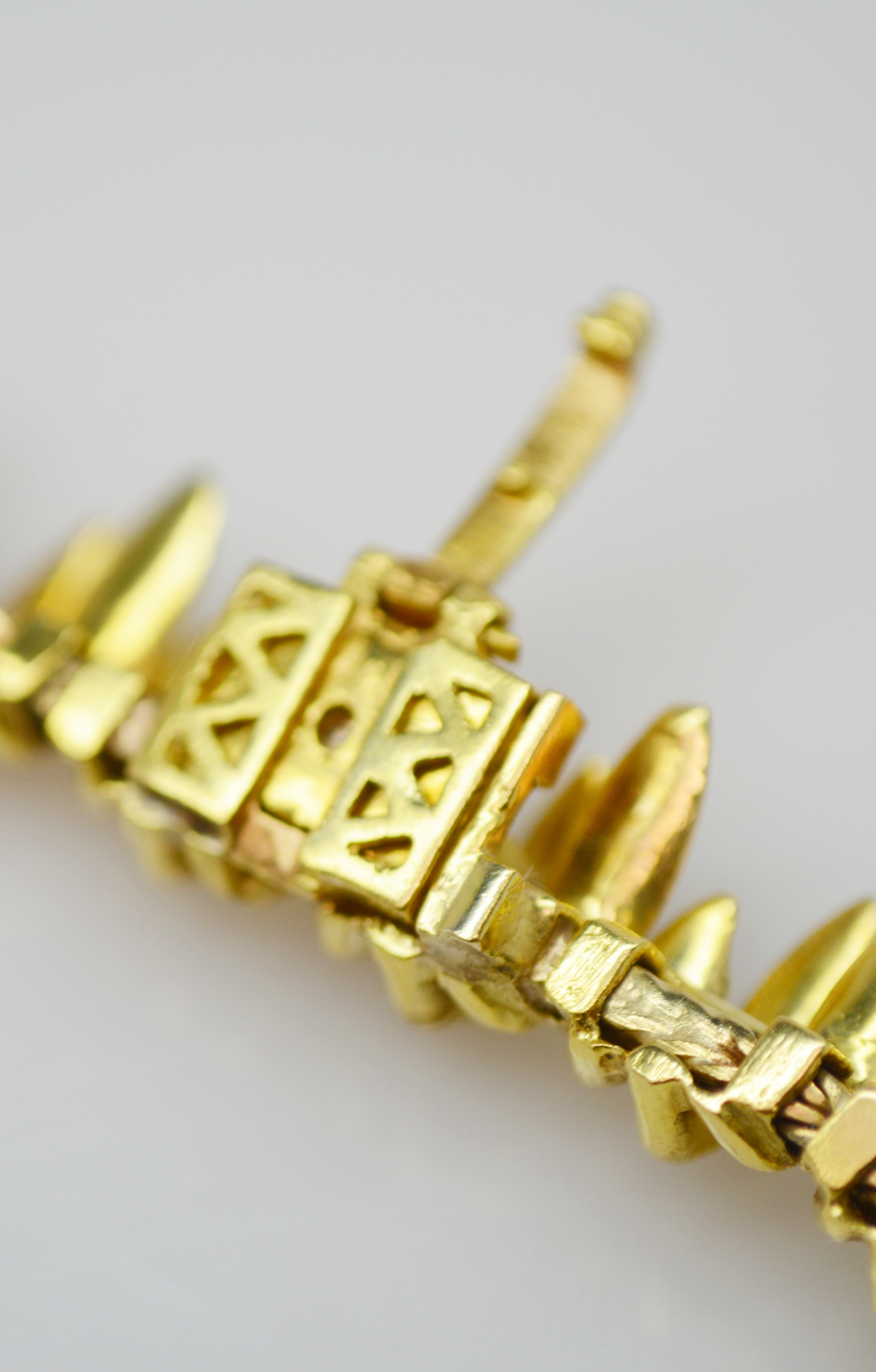 18K Yellow Gold Leaf Design Necklace