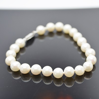 10K White Gold Clasp Akoya Cultured Pearl Bracelet