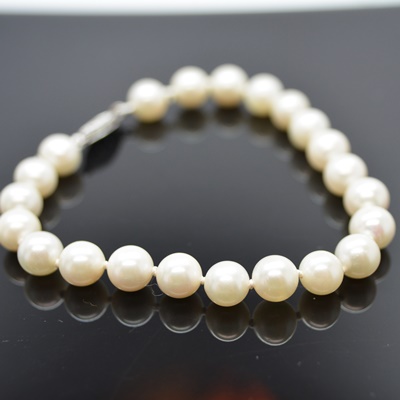 10K White Gold Clasp Akoya Cultured Pearl Bracelet