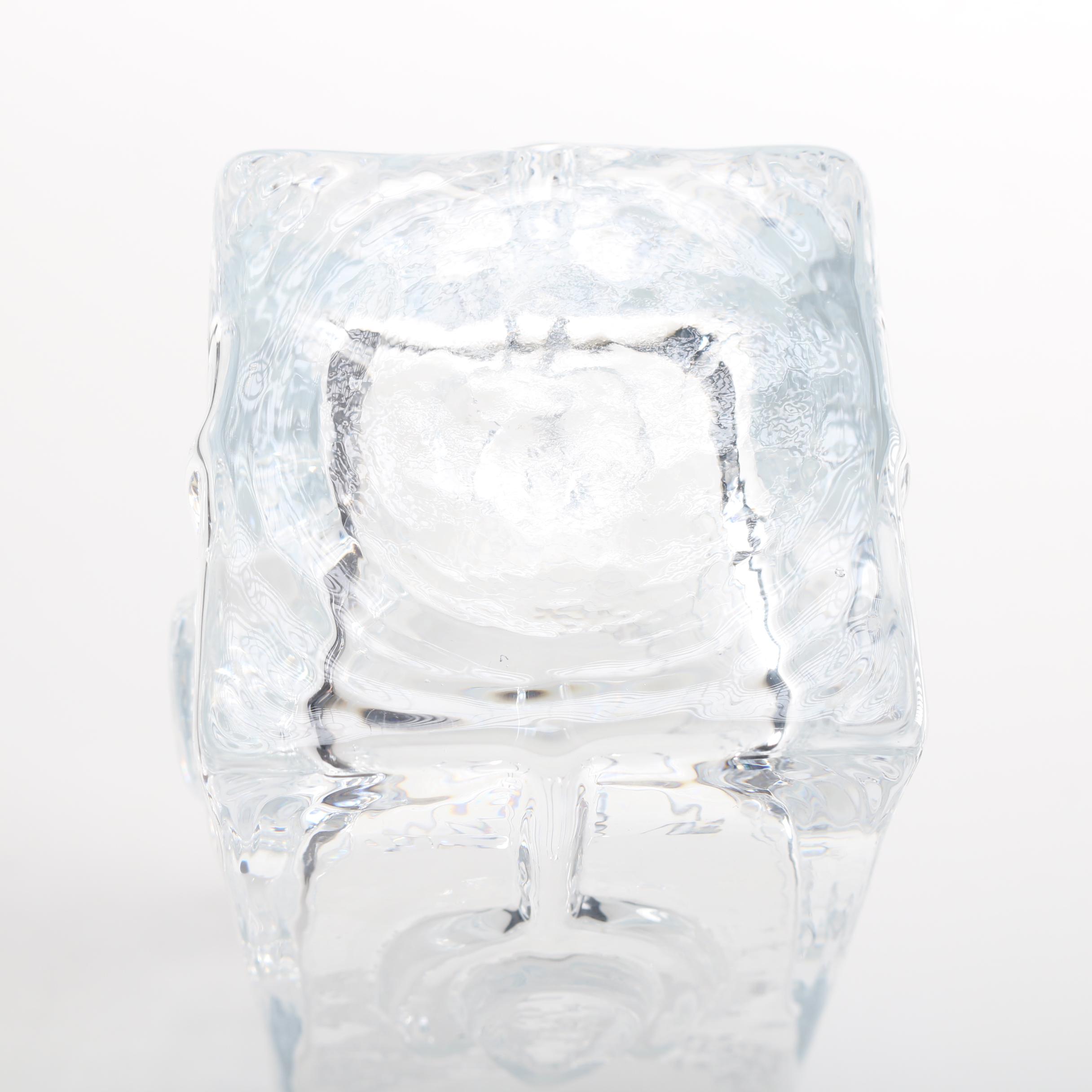 Crystal Vase With Tulip Design