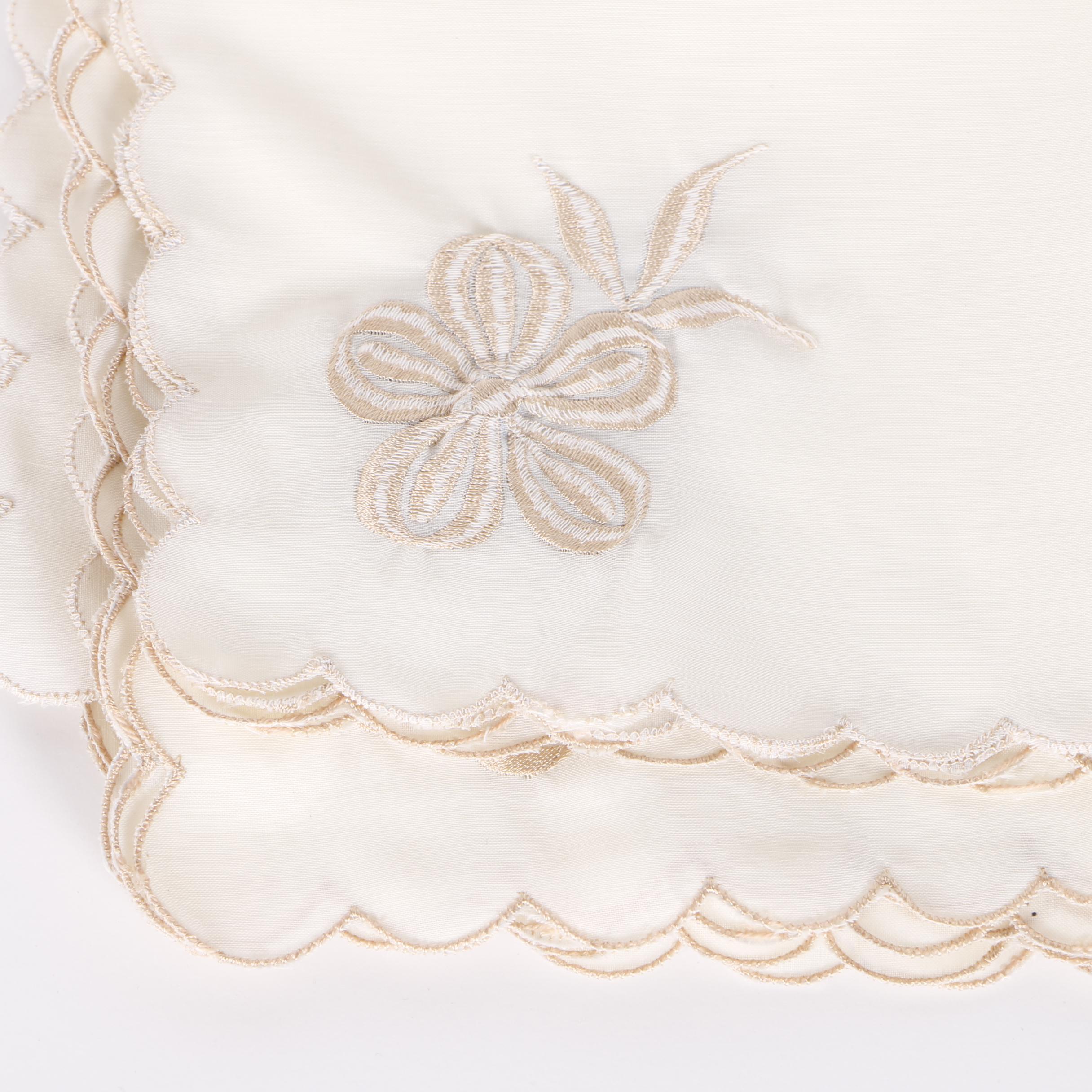 Tablecloth with Matching Cloth Placemats