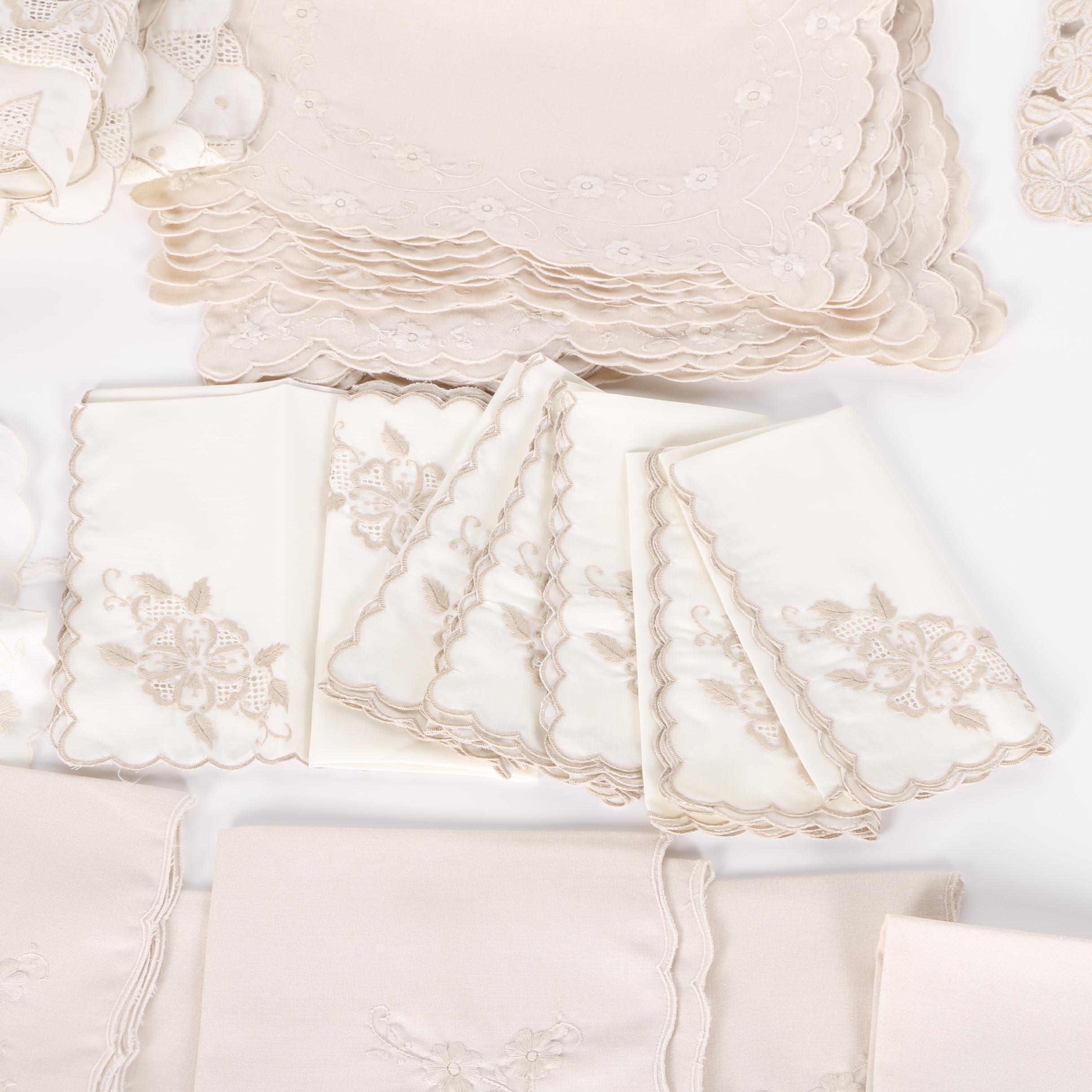 Tablecloth with Matching Cloth Placemats