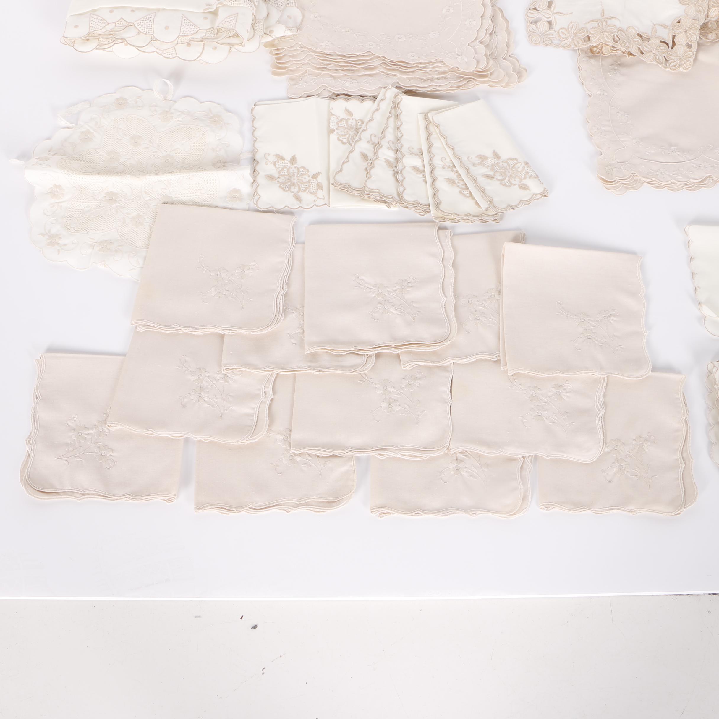 Tablecloth with Matching Cloth Placemats