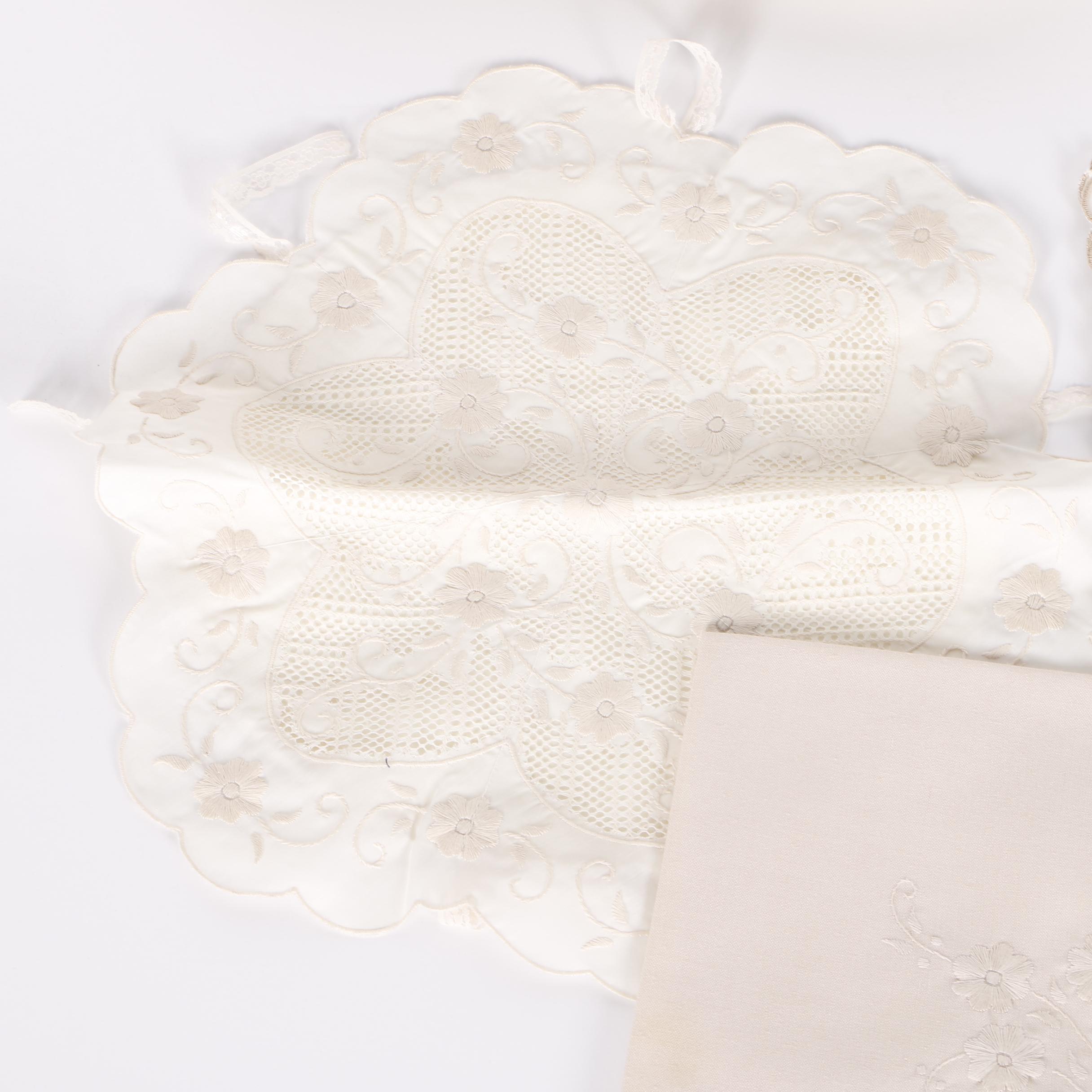 Tablecloth with Matching Cloth Placemats