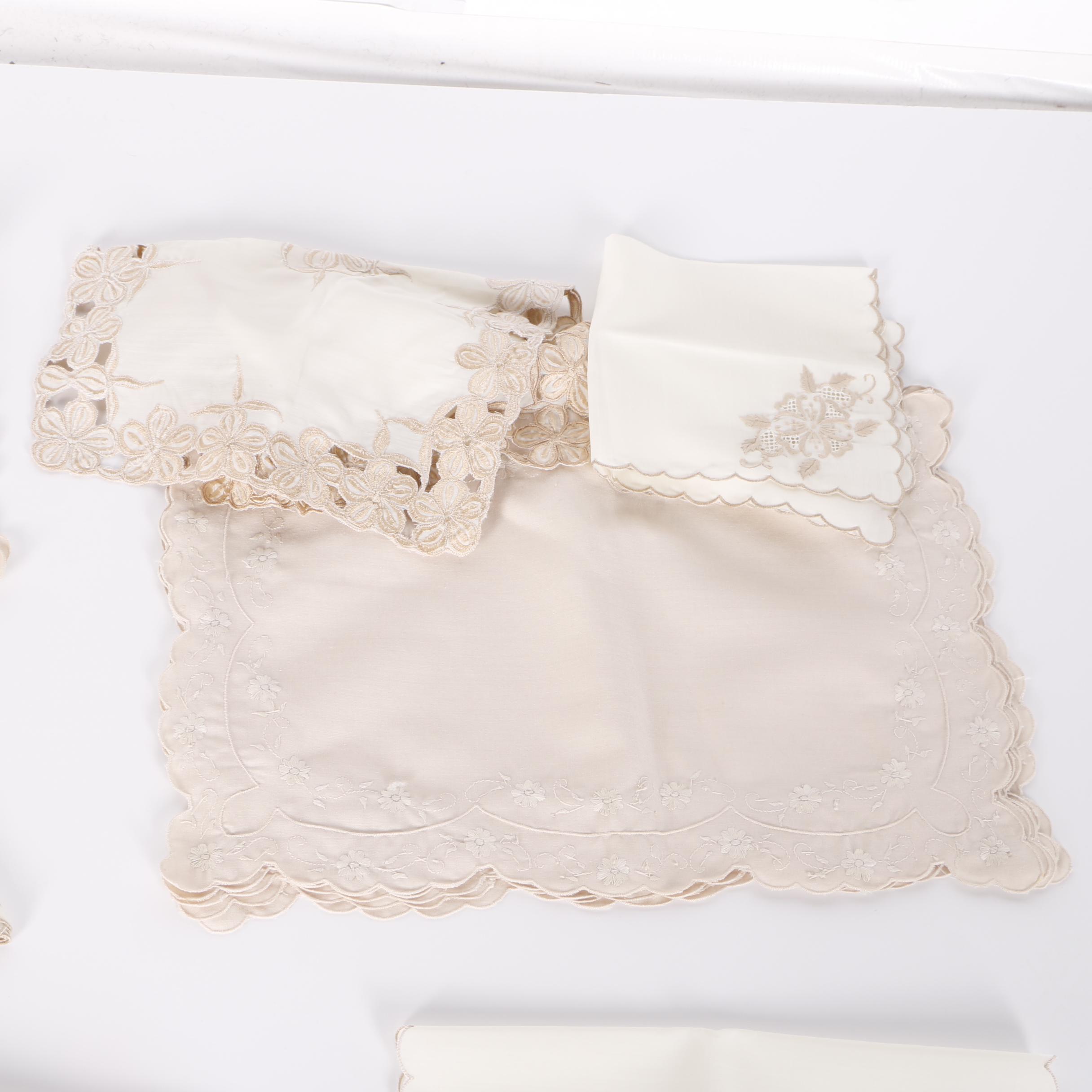 Tablecloth with Matching Cloth Placemats