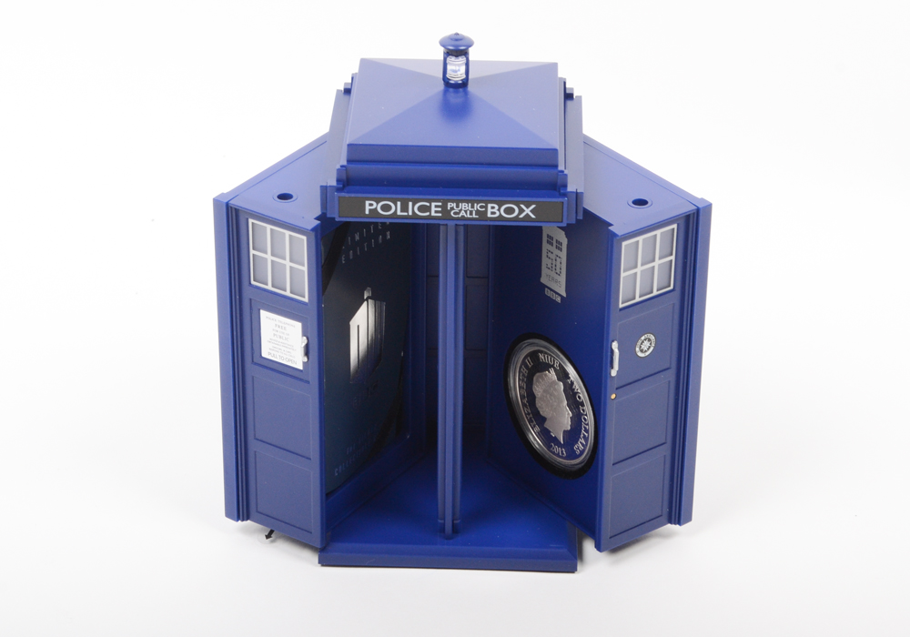 2013 Nieu Dr. Who 50th Anniversary Two Dollar Silver Coin with TARDIS