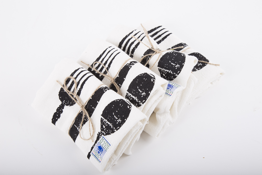 Bentwood Basket With Tea Towels