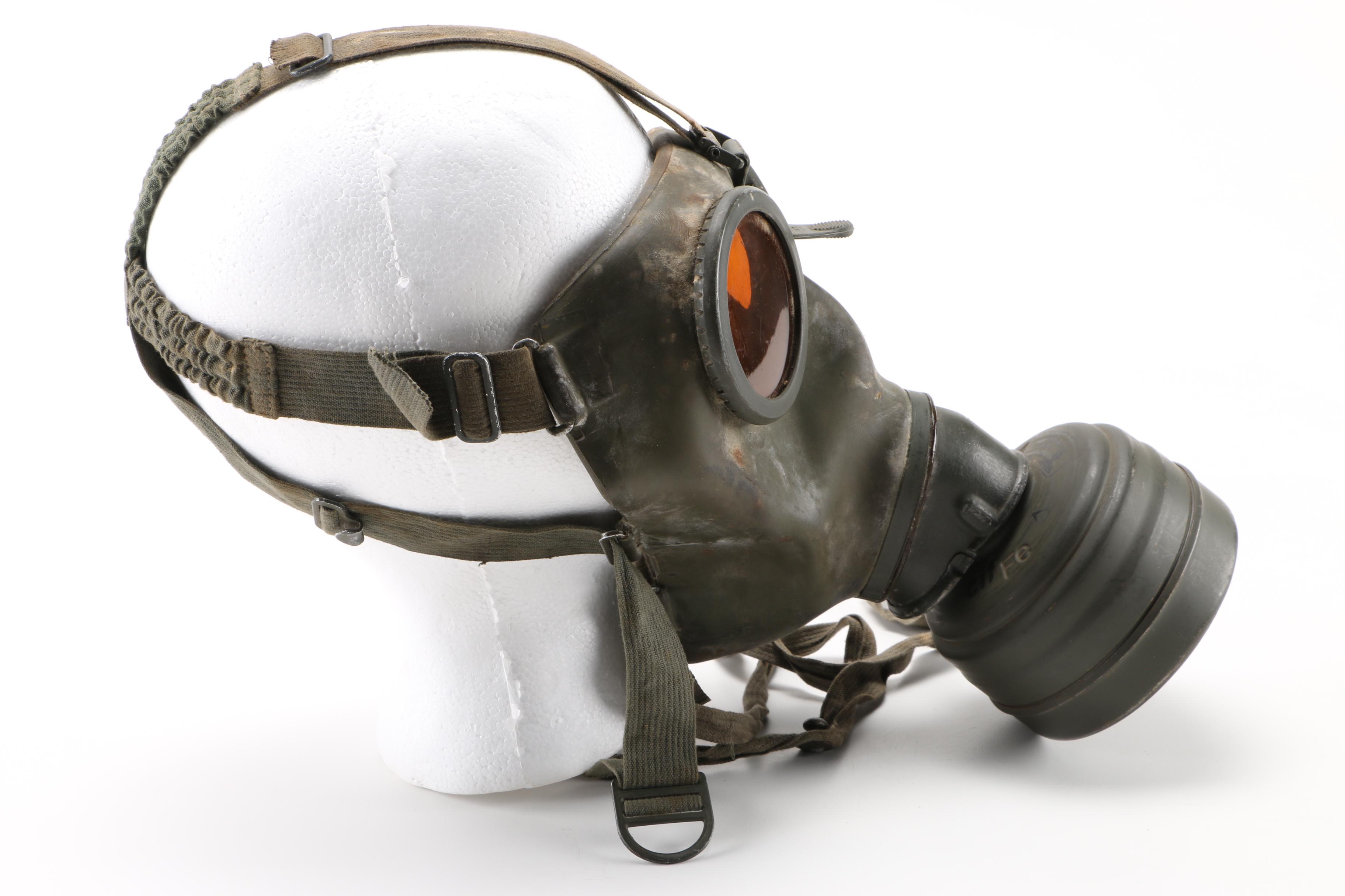 German WWII M38 Gas Mask, Filter and Travel Canister