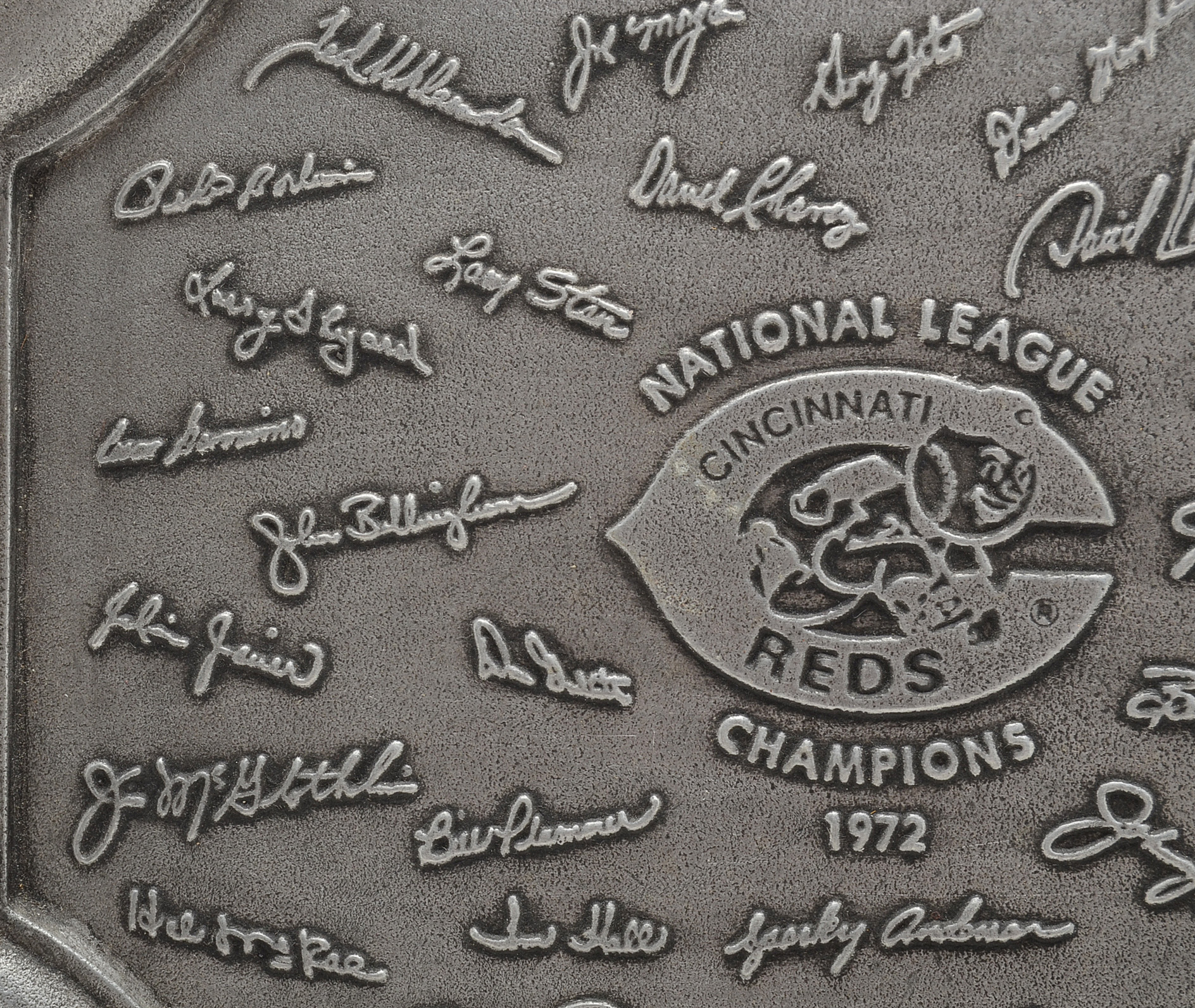 Metal Cincinnati Reds Plates