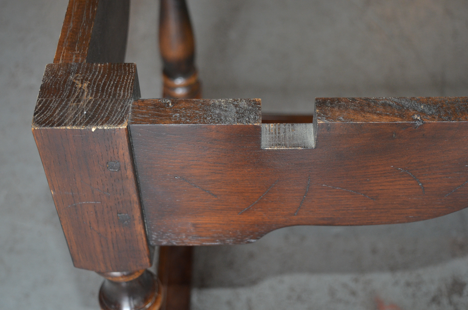 Vintage Queen Anne Style Oak Dining Table