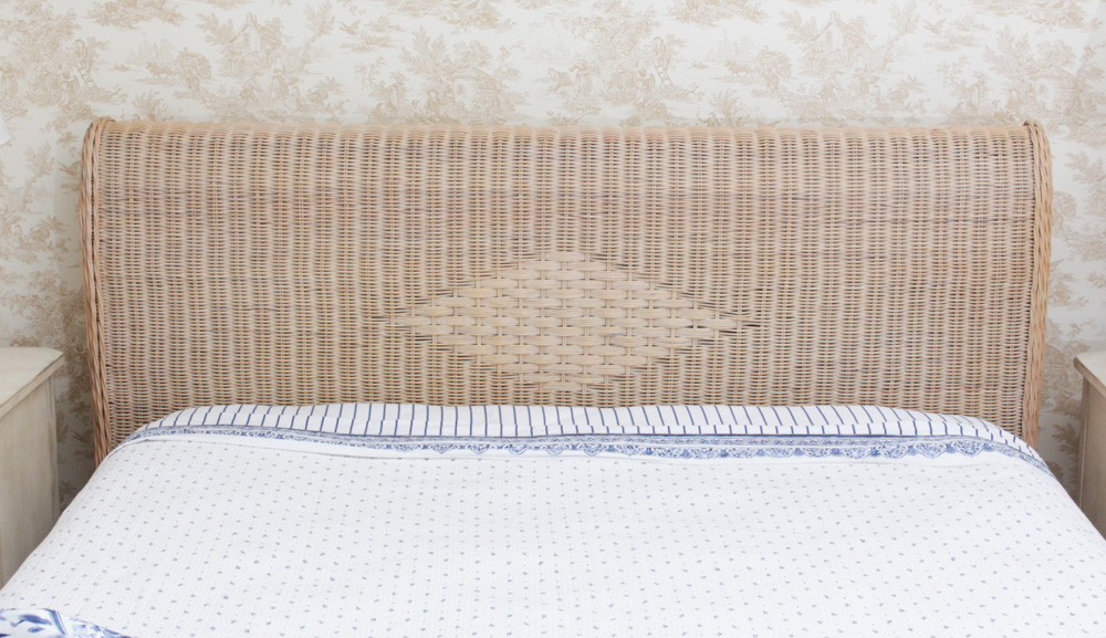 Queen Size Natural Finish Wicker Sleigh Bed