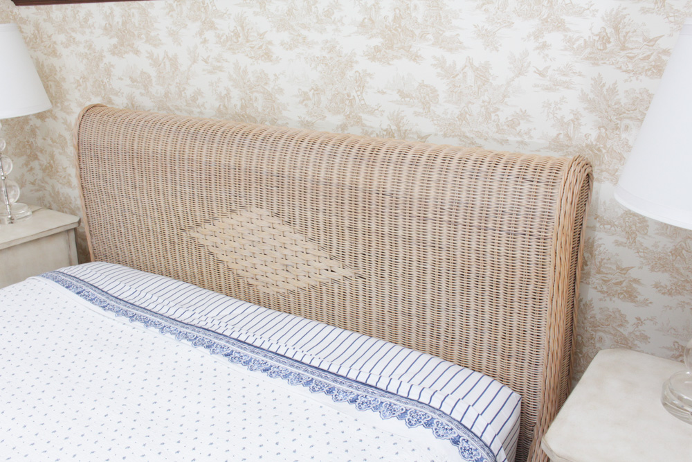Queen Size Natural Finish Wicker Sleigh Bed