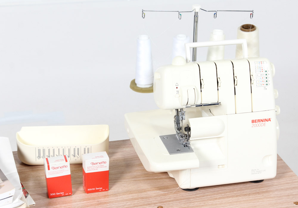 Bernina 2000DE Serger with Accessories and Table