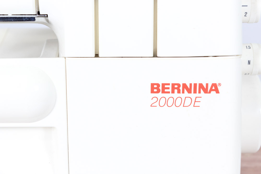 Bernina 2000DE Serger with Accessories and Table