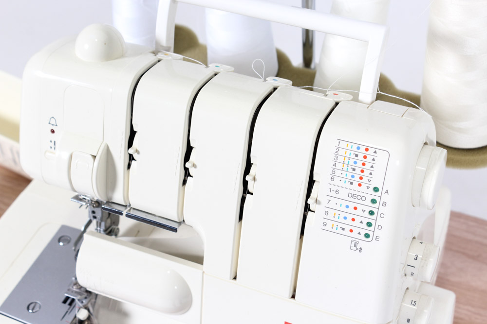 Bernina 2000DE Serger with Accessories and Table