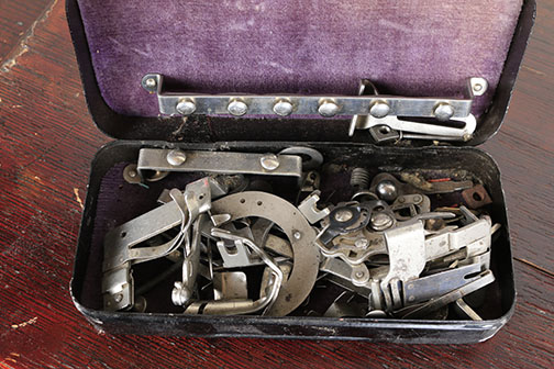 Antique Singer Sewing Machine With Treadle Base