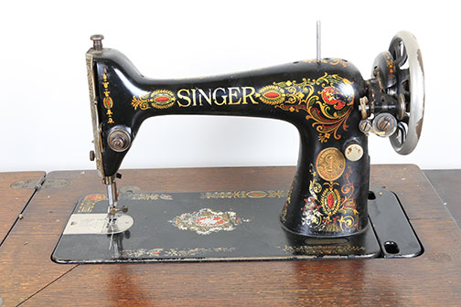 Antique Singer Sewing Machine With Treadle Base