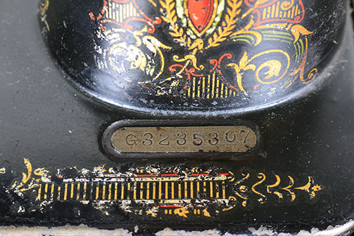 Antique Singer Sewing Machine With Treadle Base