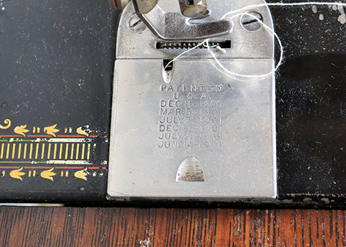 Antique Singer Sewing Machine With Treadle Base