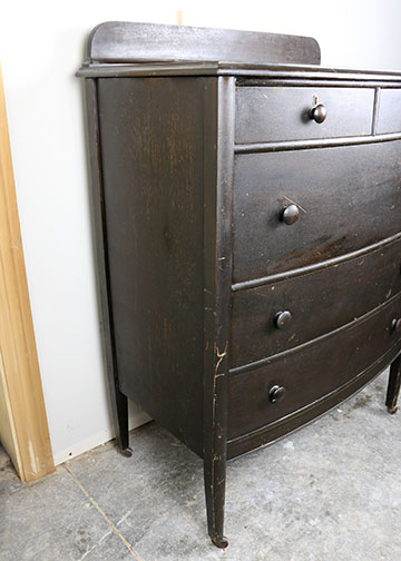 Vintage Federal Style Dresser With Five Drawers