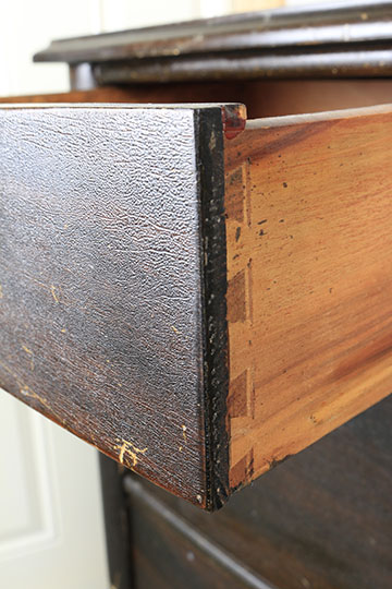 Vintage Federal Style Dresser With Five Drawers