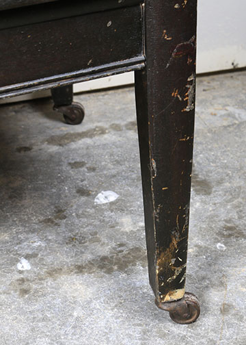 Vintage Federal Style Dresser With Five Drawers
