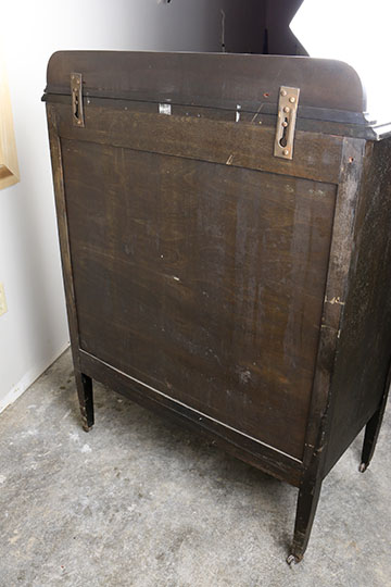 Vintage Federal Style Dresser With Five Drawers