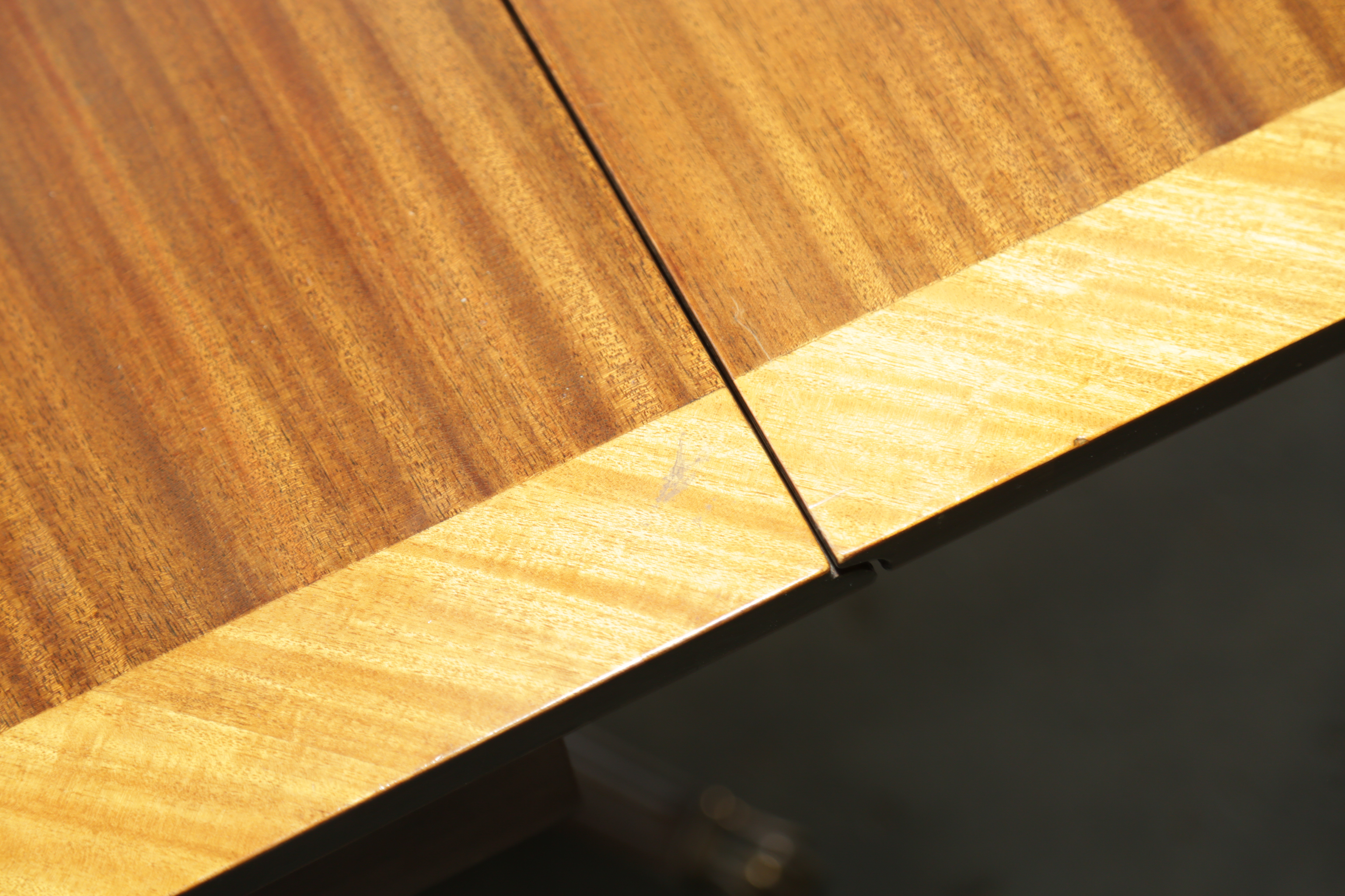 Duncan Phyfe Style Mahogany Drop Leaf Table by Elite Furniture