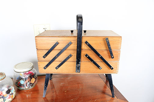 Vintage Singer Sewing Machine in Cabinet With Accessories