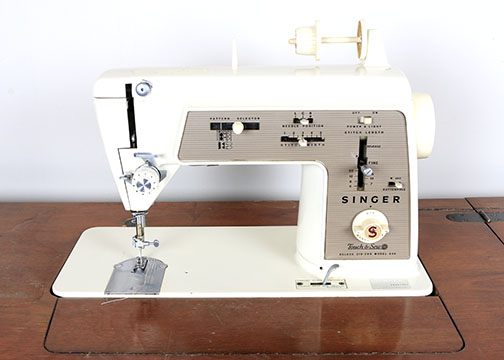 Vintage Singer Sewing Machine in Cabinet With Accessories